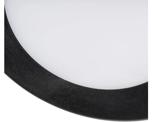 Detail kruhového LED stropného svietidla s tmavým rámom