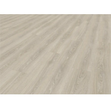 Položená laminátová podlaha s dreveným vzhľadom.