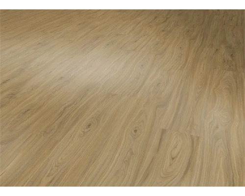 Detail laminátovej podlahy s textúrou dreva.