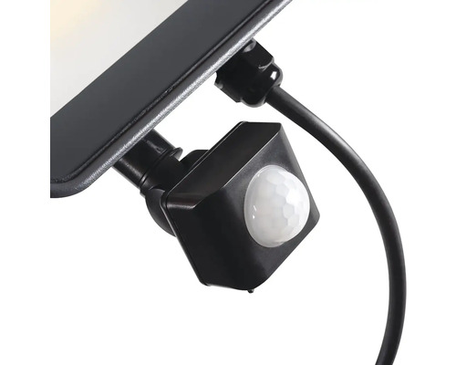 Detailný záber pohybového senzora na svietidle