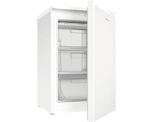 Biela chladnička s otvorenými dverami.