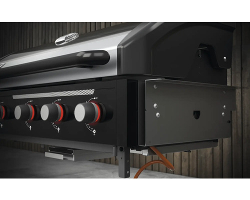 Plynový gril s viacerými horákmi a ovládacími gombíkmi