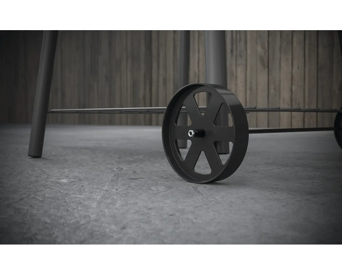 Detailný pohľad na grilovací vozík s kolieskami pre jednoduchú prepravu