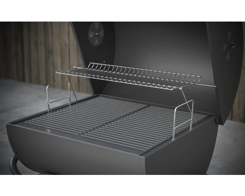 Otvorený gril na drevené uhlie s grilovacím roštom