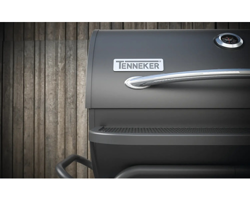 Detailný pohľad na gril na drevené uhlie Tenneker