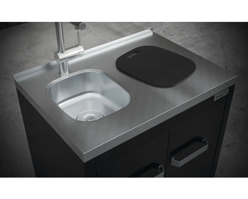 Záhradný drez s pracovnou doskou, drezovou batériou a krájacou doskou