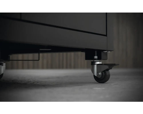 Detailný pohľad na kolieska dielenského vozíka