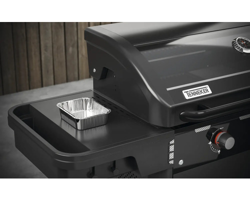 Gril Tennekker s hliníkovou miskou na bočnej polici