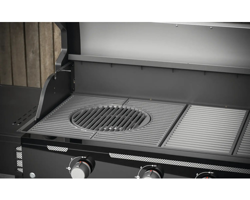 Detail plynového grilu s grilovacím roštom