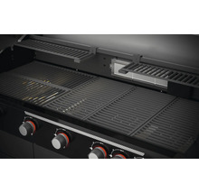 Gril s grilovacími roštami a ohrievacím roštom