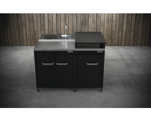 Vonkajšia kuchyňa s drezom, vodovodnou batériou a pracovnou doskou