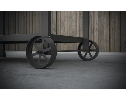 Detailný záber podvozku grilu s kolieskami