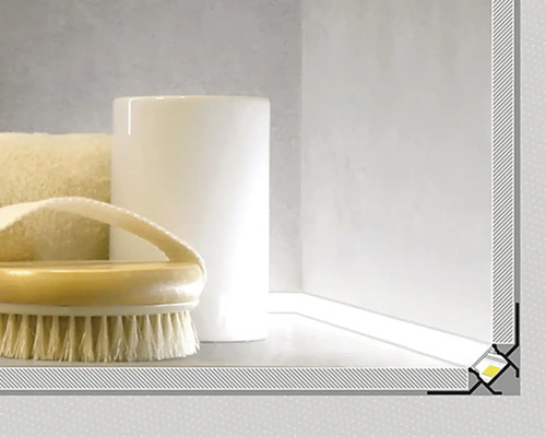 Kúpeľňová polica s kefou, uterákom a nádobou