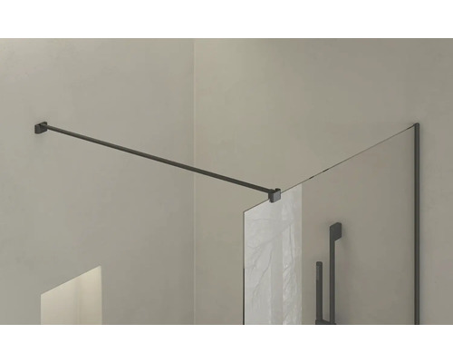 Detailný pohľad na sprchovací kút so stabilizačnou tyčou