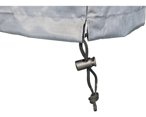 Detailný záber ochranného krytu so sťahovacou šnúrkou na záhradný nábytok