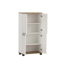 Otvorená viacúčelová skriňa s policami