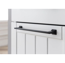 Detail uteráka na skrinke v kúpeľni