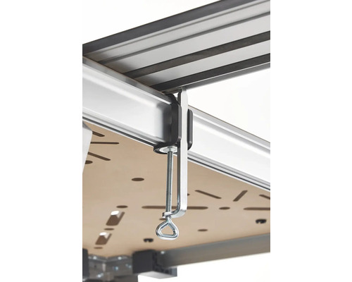 Pracovný stôl so skrutkovou svorkou na upevnenie