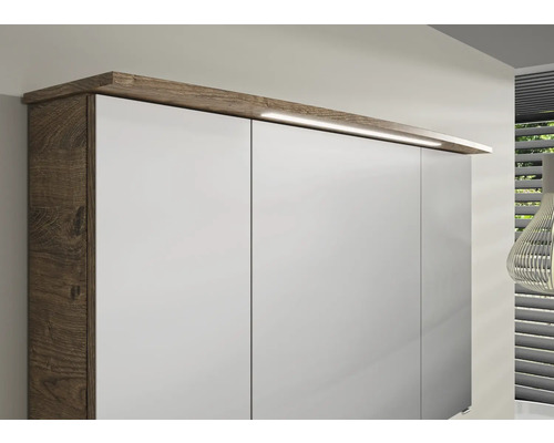 Zrkadlová skrinka s dreveným dekorom a osvetlením