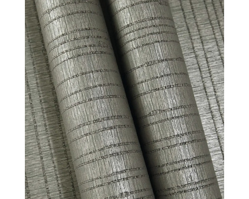 Dve rolky tapiet s vodorovným pruhovaným vzorom.