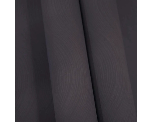 Detailný pohľad na záves s textúrou