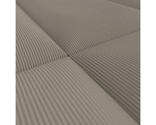 Detail prešívanej pohovky s menčestrovým poťahom