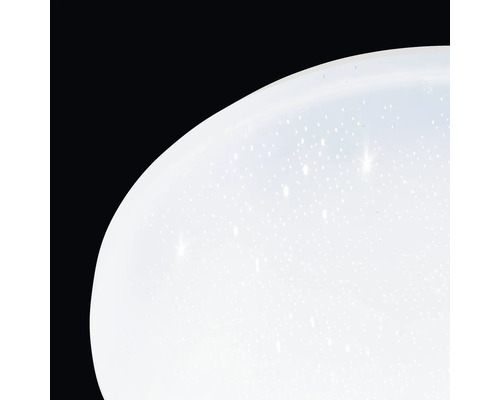 Stropné svietidlo s efektom hviezdnej oblohy