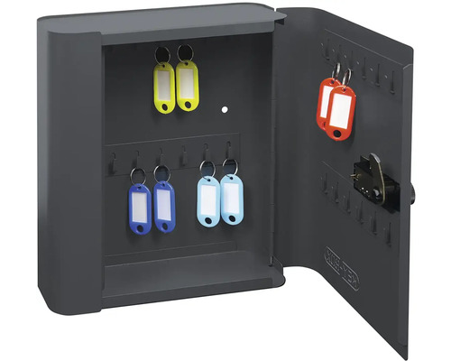 Otvorená skrinka na kľúče s kľúčenkami