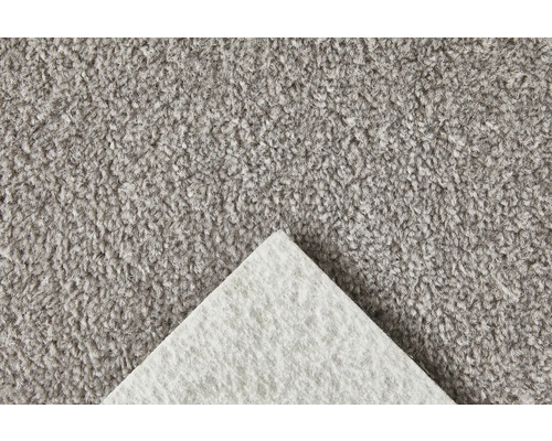 Detail sivého koberca s textilným podkladom