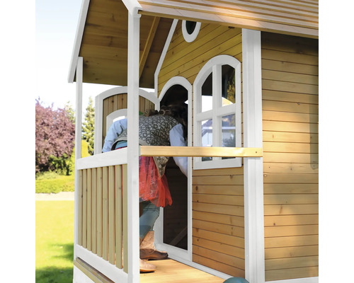 Drevený herný dom s oknami a dverami