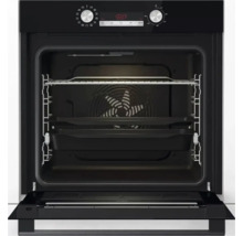 Vnútorný pohľad na vstavanú rúru s roštom a plechom na pečenie