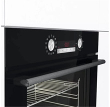 Vstavaná rúra s ovládacím panelom a grilovacou mriežkou