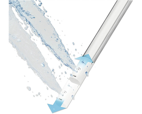 Voda tečie do rovnej, priehľadnej trubice.