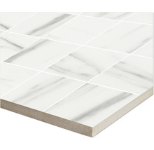 Vzor dlaždíc so vzhľadom mramoru na stenu a podlahu