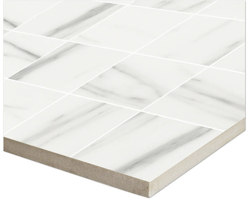 Vzor dlaždíc so vzhľadom mramoru na stenu a podlahu