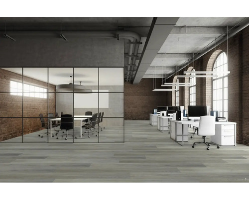 Kancelársky priestor s konferenčnou miestnosťou a pracoviskami