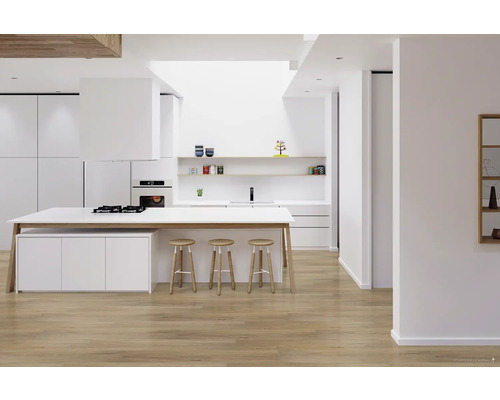 Svetlá kuchyňa s varným ostrovom, barovými stoličkami a vstavanými skriňami