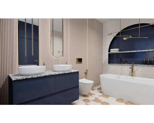 Kúpeľňa s umývadlom, zrkadlom, toaletou a vaňou