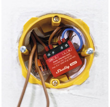 Shelly 1PM Mini Gen3 v rozvodnej krabici s káblami