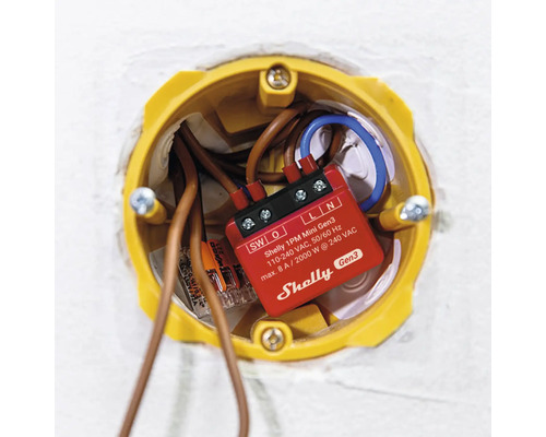 Shelly 1PM Mini Gen3 v rozvodnej krabici s káblami