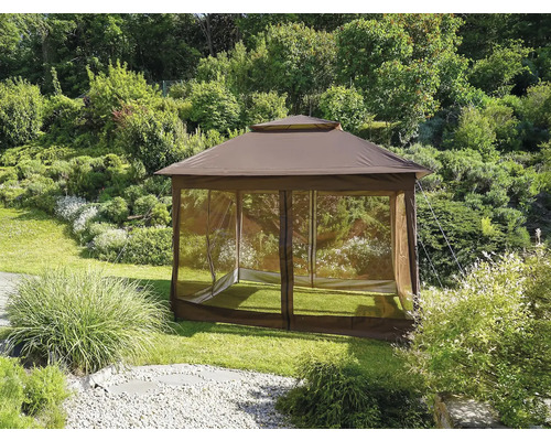 Záhradný stan so sieťkou proti komárom v záhrade