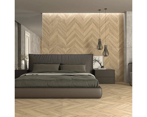 Spálňa s posteľou a stenou so vzorom rybej kosti.