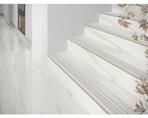 Schodisko s keramickými dlaždicami a schodiskovým hranovým profilom