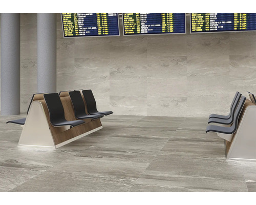 Čakáreň s lavičkami a informačnými tabuľami