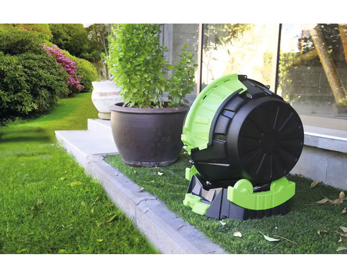 Plastový kompostovací bubon v záhrade