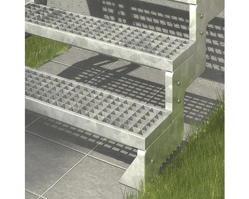 Kovové schodisko s roštovými stupňami