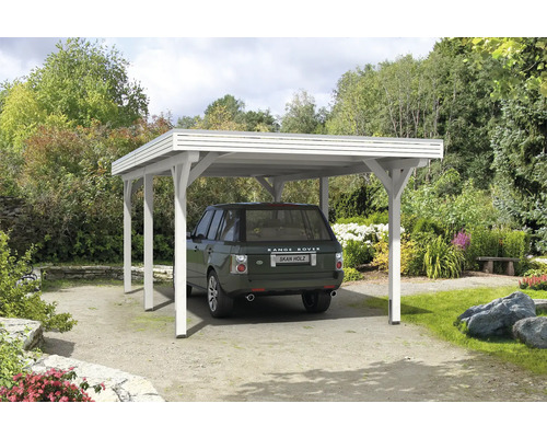 Prístrešok na auto SKAN HOLZ Spessart vr. kotiev na stĺpiky, 355 x 604 cm, biely Auto pod dreveným carportom v záhrade.