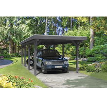 Drevený carport s autom a štvorkolkou v záhrade