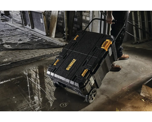 Box na náradie Dewalt s kolieskami a rukoväťou pre jednoduchý transport náradia