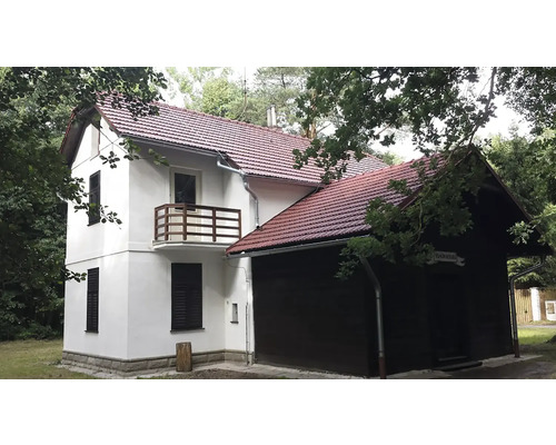 Dvojposchodový dom s garážou a škridlovou strechou